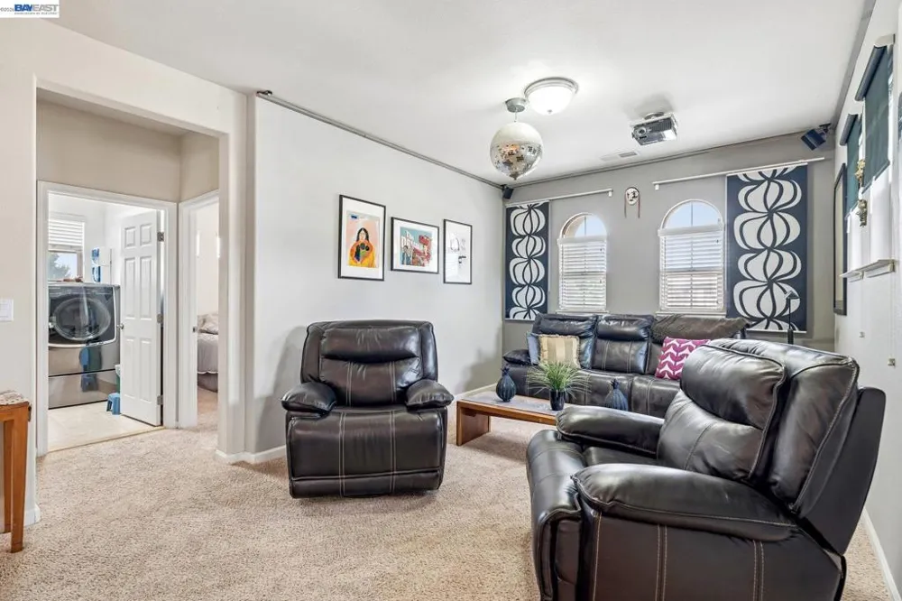 1021 Saunders Ct Galt, CA 95632