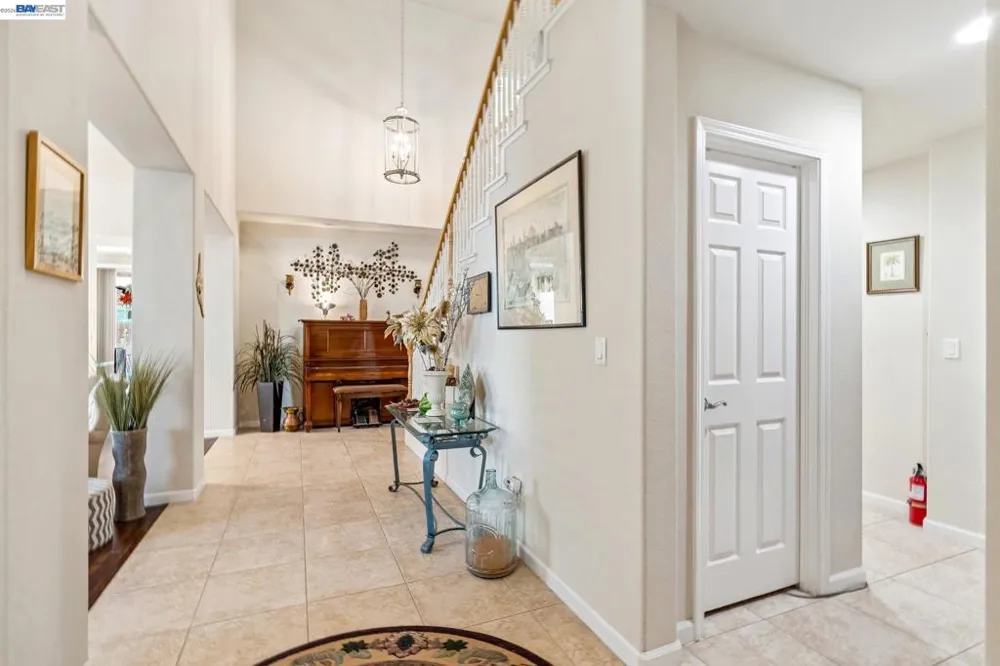 1021 Saunders Ct Galt, CA 95632