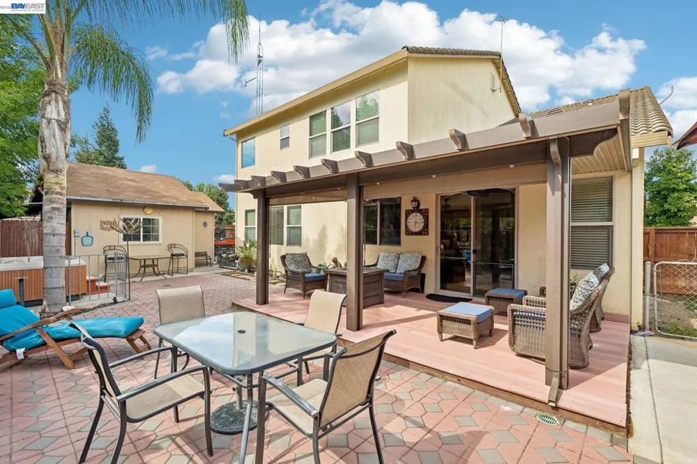 1021 Saunders Ct Galt, CA 95632