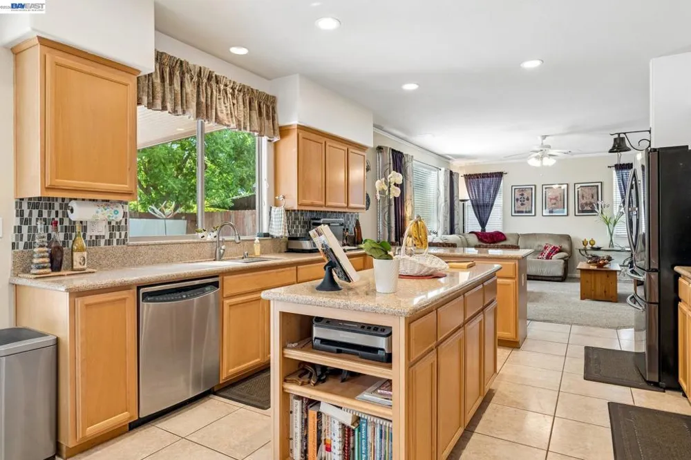 1021 Saunders Ct Galt, CA 95632