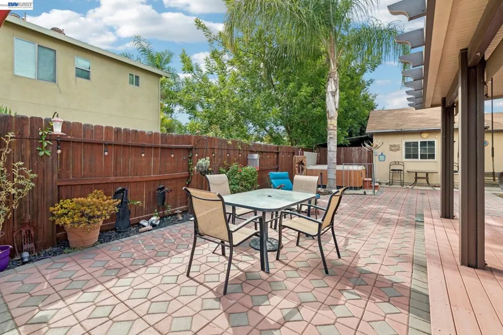 1021 Saunders Ct Galt, CA 95632