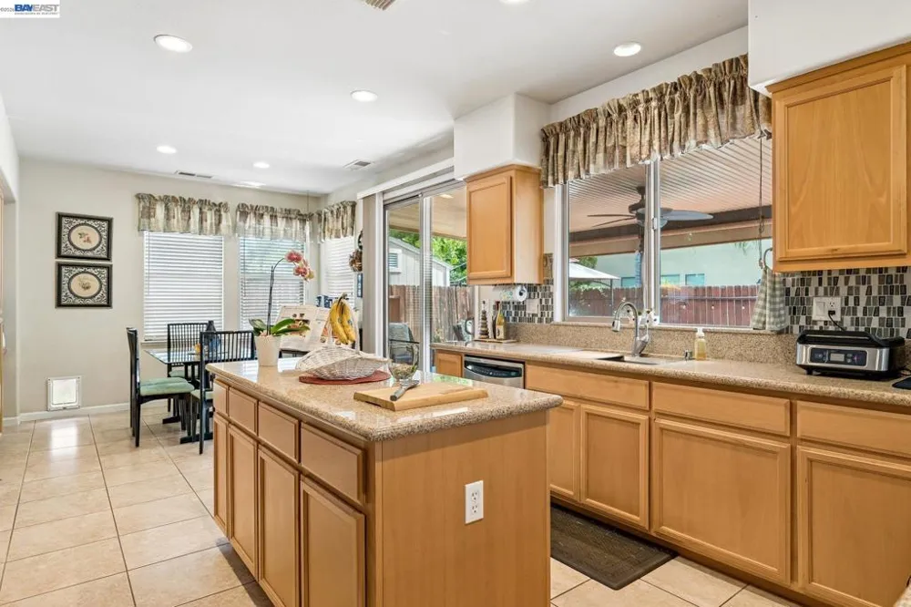 1021 Saunders Ct Galt, CA 95632
