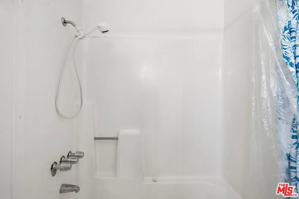 3600 Bagley Avenue #302 Los Angeles, CA 90034