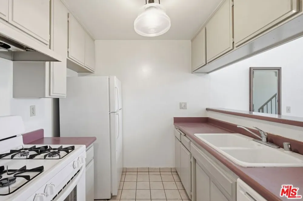 3600 Bagley Avenue #302 Los Angeles, CA 90034