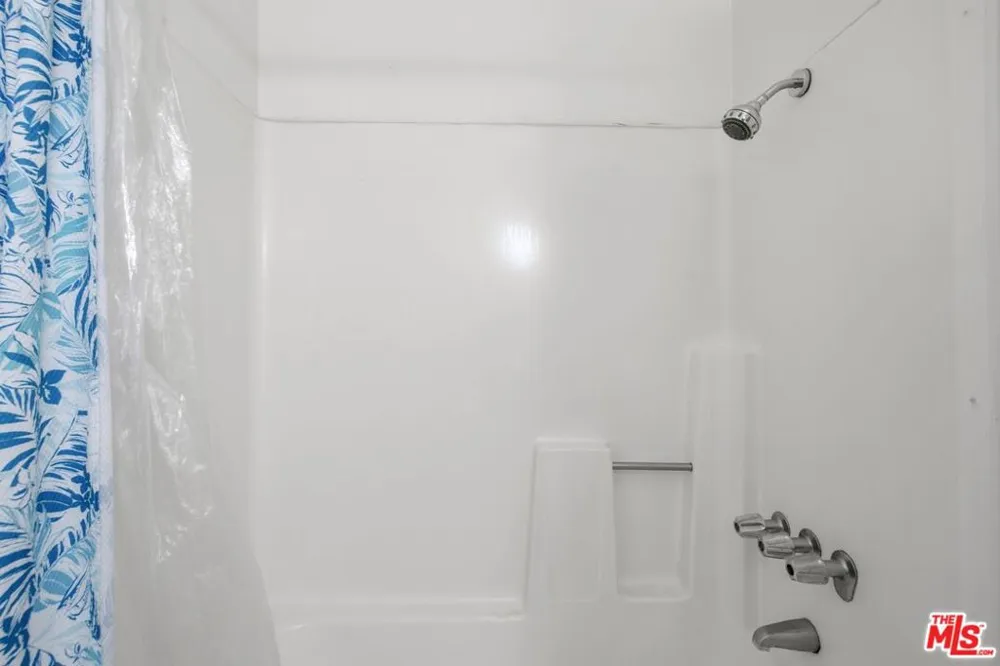 3600 Bagley Avenue #302 Los Angeles, CA 90034