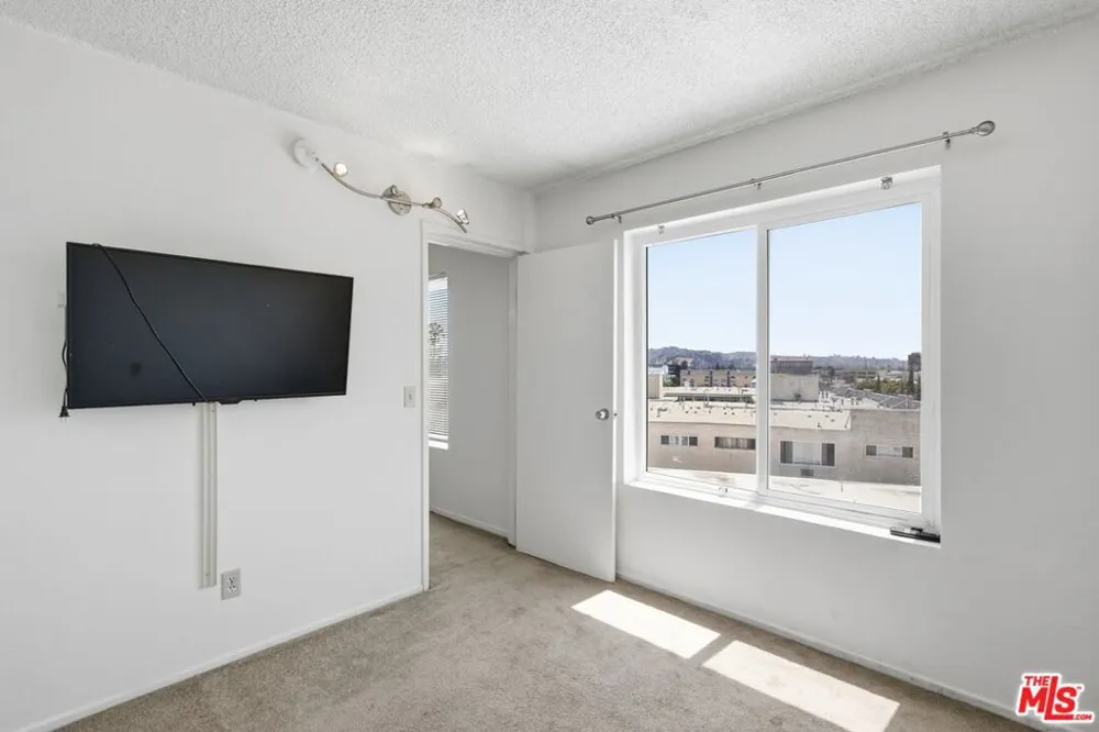 3600 Bagley Avenue #302 Los Angeles, CA 90034