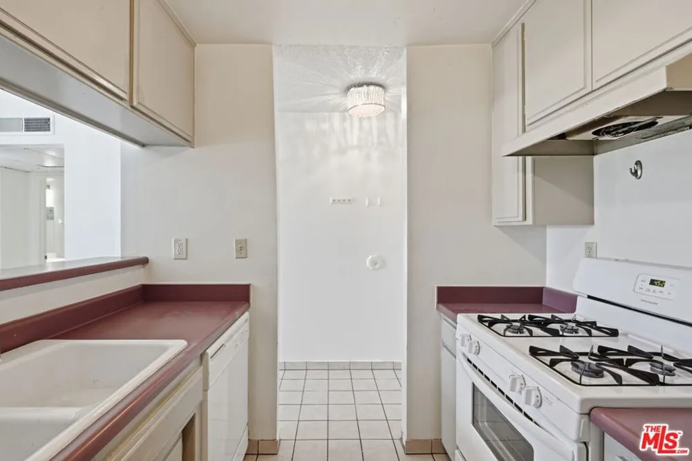 3600 Bagley Avenue #302 Los Angeles, CA 90034