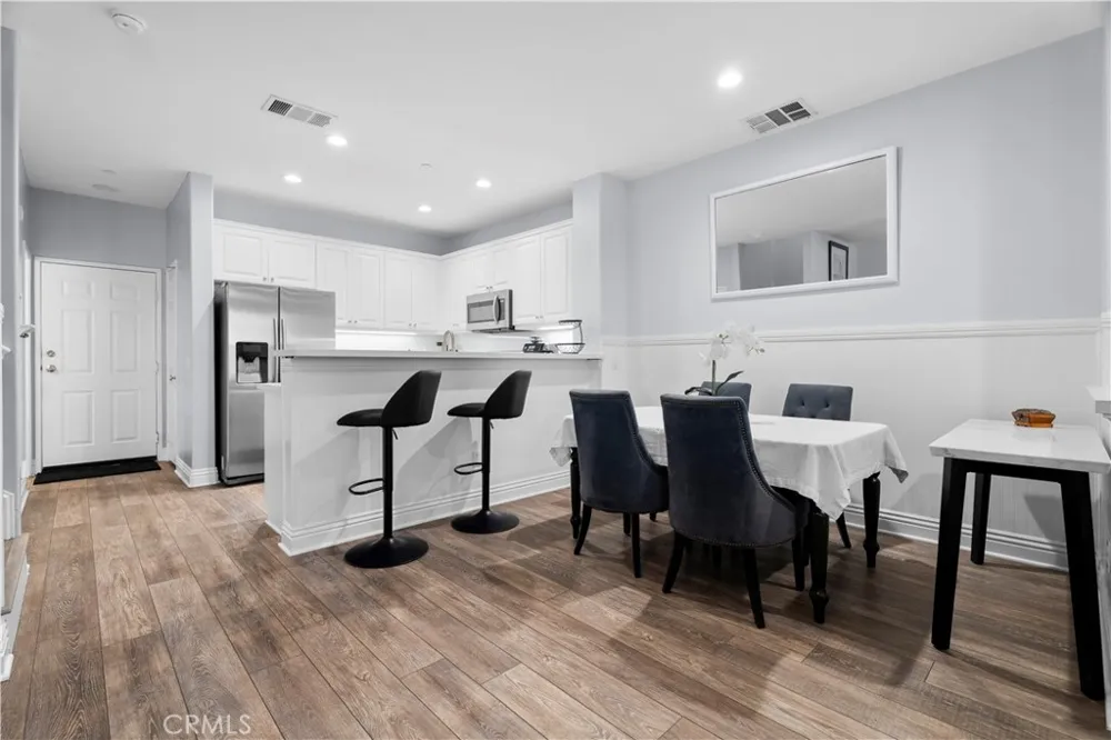 27249 Riverview Lane Valencia, CA 91354