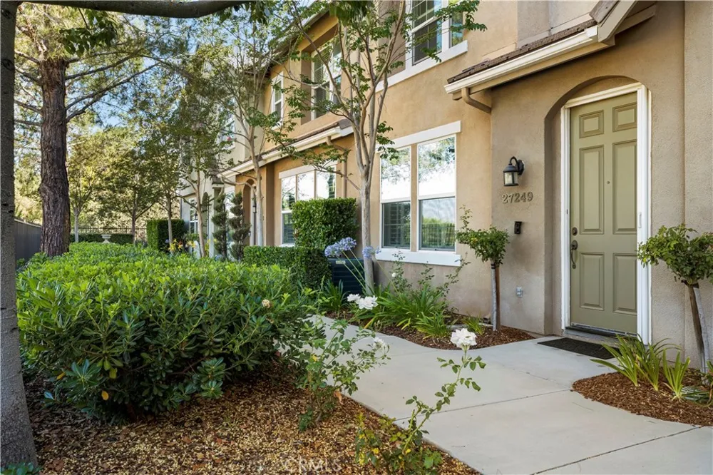 27249 Riverview Lane Valencia, CA 91354
