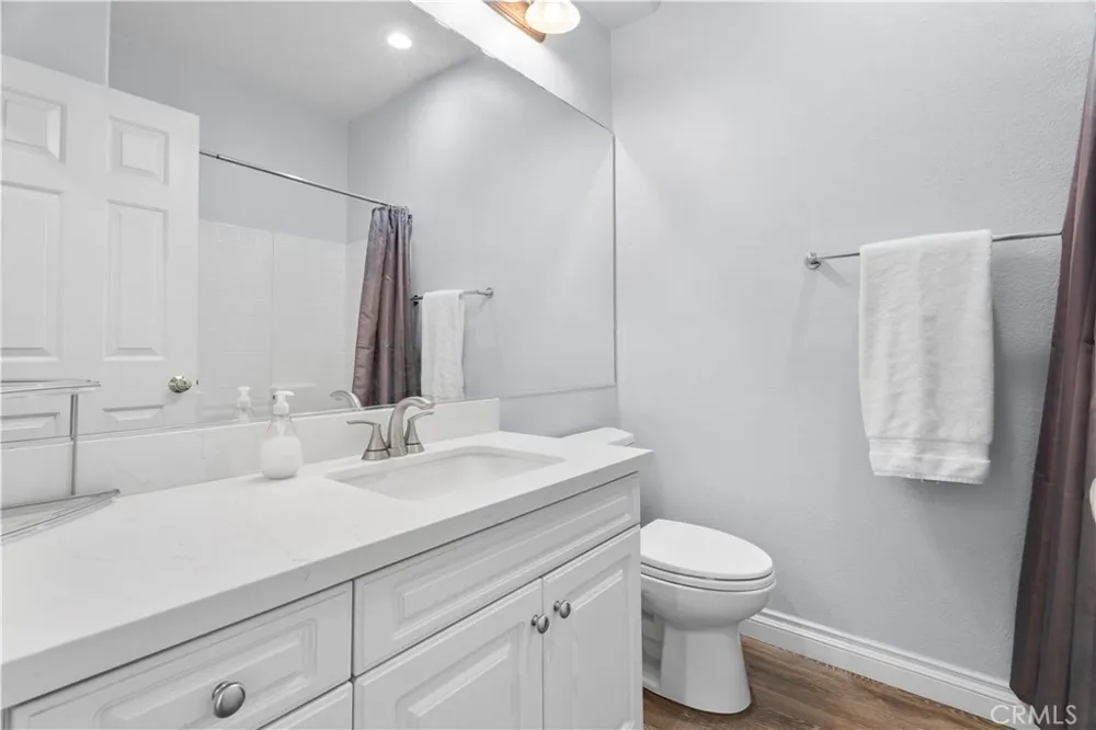 27249 Riverview Lane Valencia, CA 91354