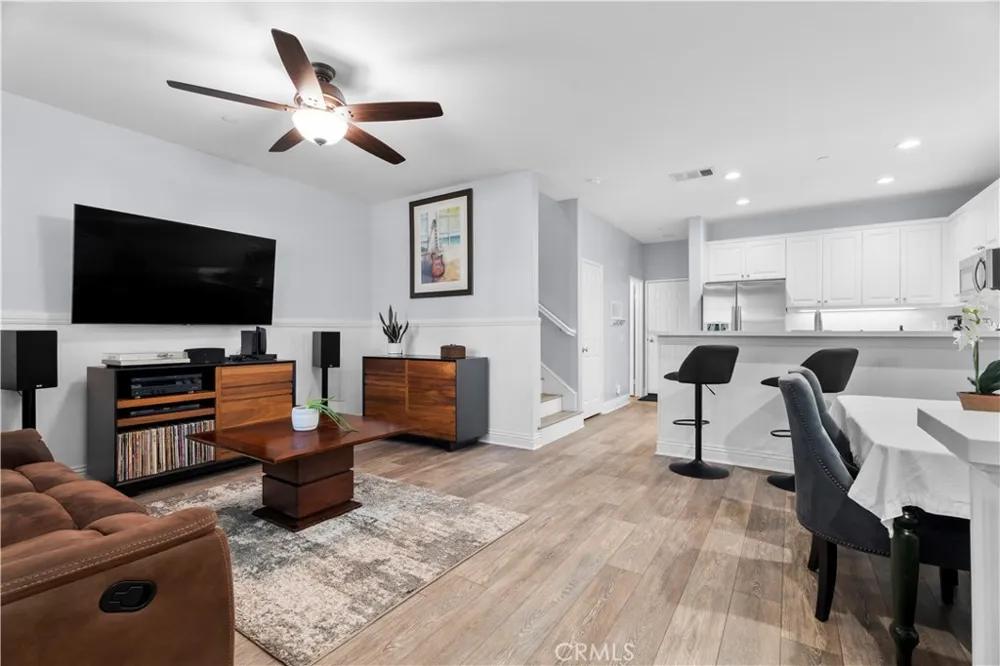 27249 Riverview Lane Valencia, CA 91354
