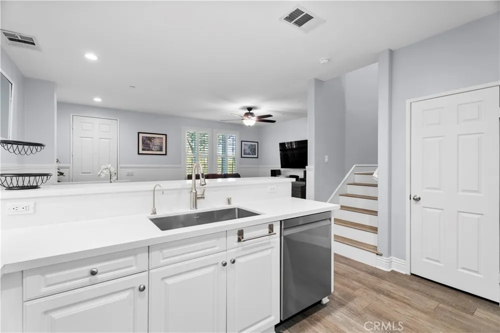 27249 Riverview Lane Valencia, CA 91354