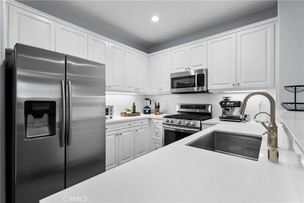 27249 Riverview Lane Valencia, CA 91354