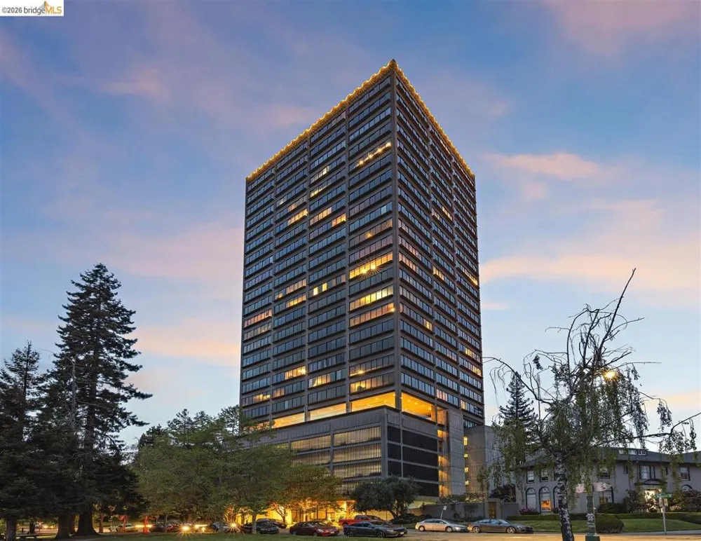 565 Bellevue Ave. #806 Oakland, CA 94610