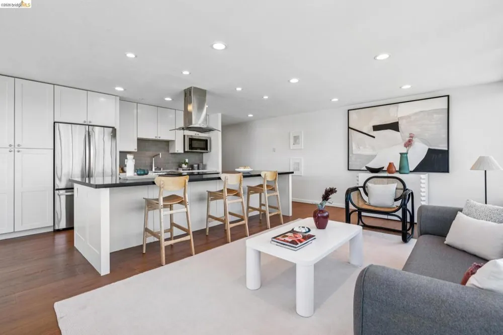 565 Bellevue Ave. #806 Oakland, CA 94610