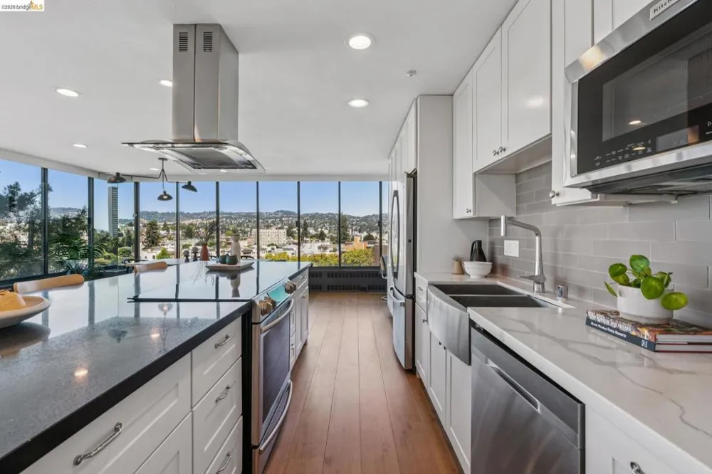 565 Bellevue Ave. #806 Oakland, CA 94610
