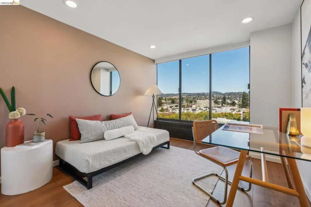 565 Bellevue Ave. #806 Oakland, CA 94610