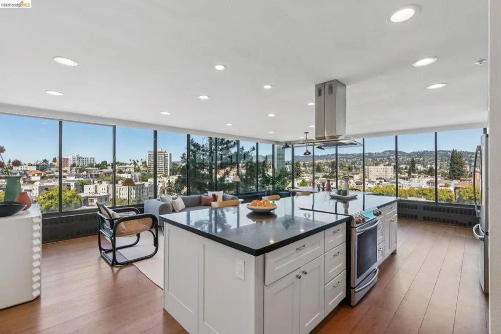 565 Bellevue Ave. #806 Oakland, CA 94610
