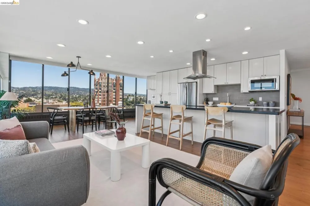 565 Bellevue Ave. #806 Oakland, CA 94610