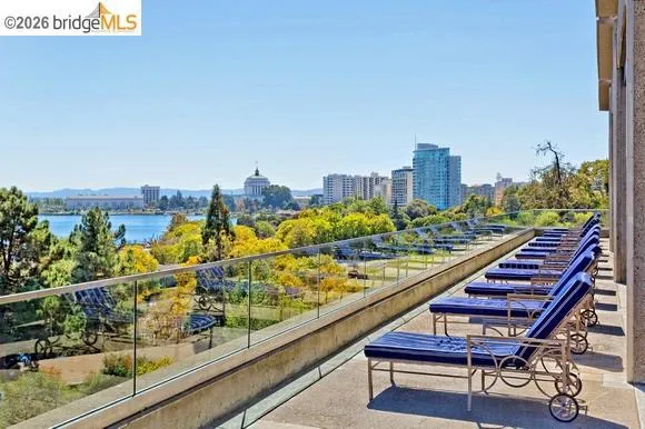565 Bellevue Ave. #806 Oakland, CA 94610