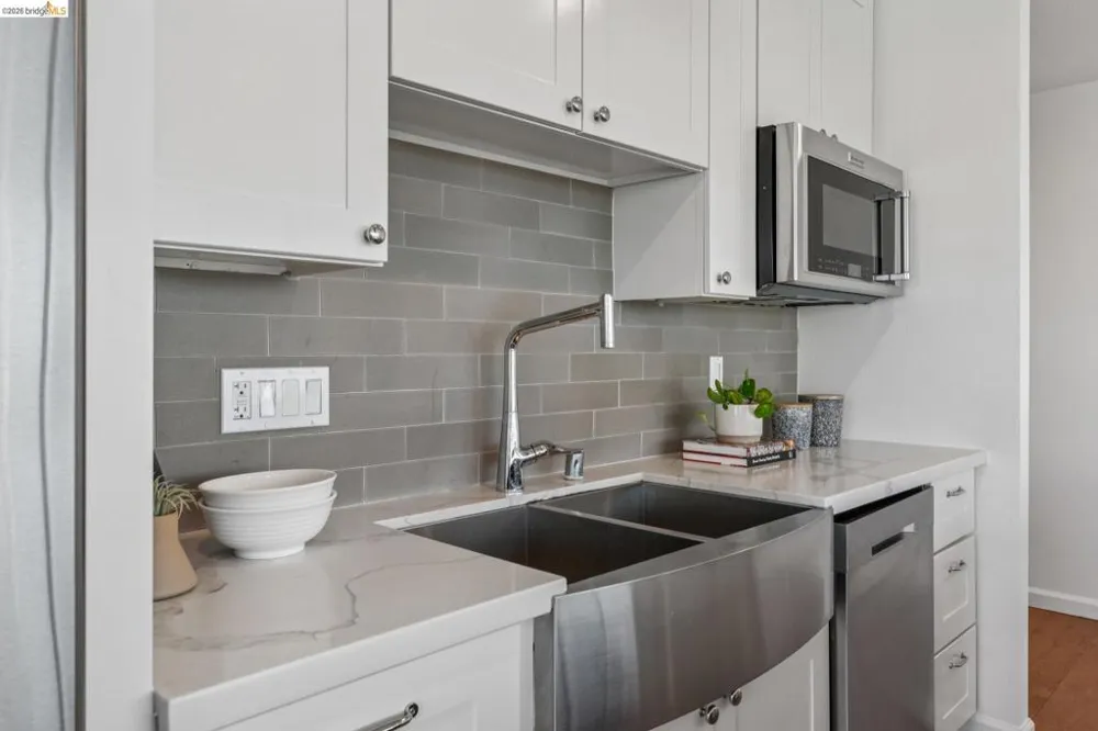 565 Bellevue Ave. #806 Oakland, CA 94610