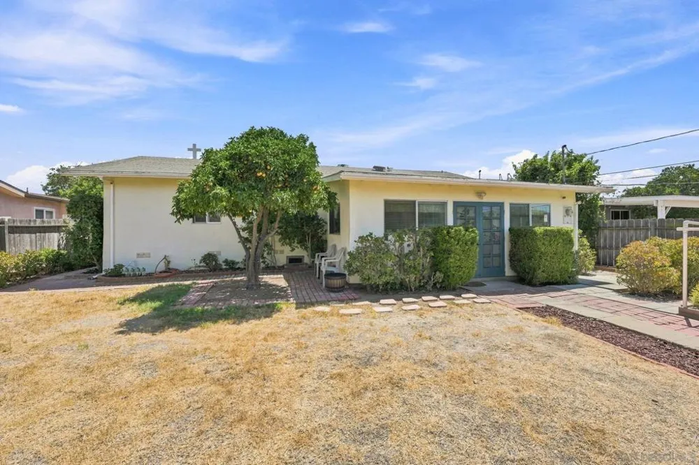622 W 13th Ave Escondido, CA 92025