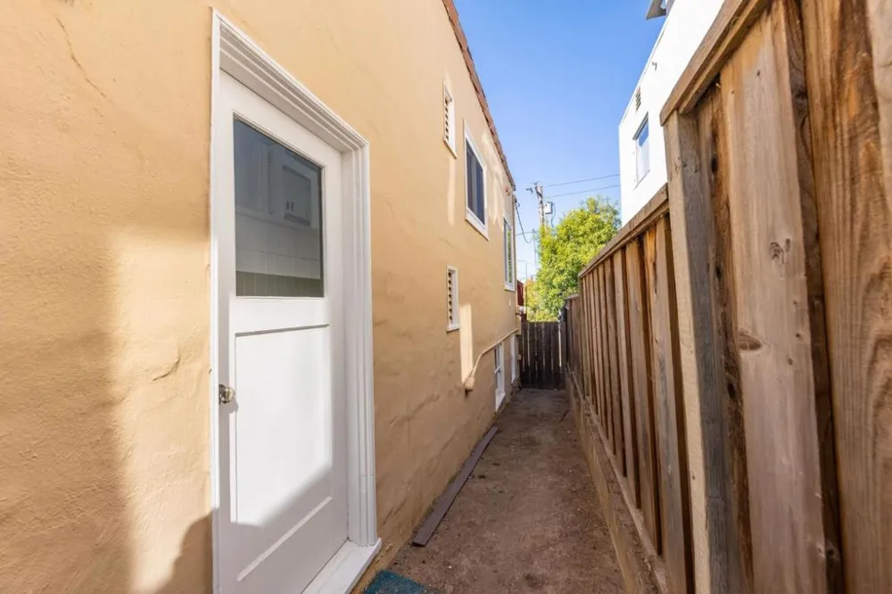 1428 Montero Avenue Burlingame, CA 94010