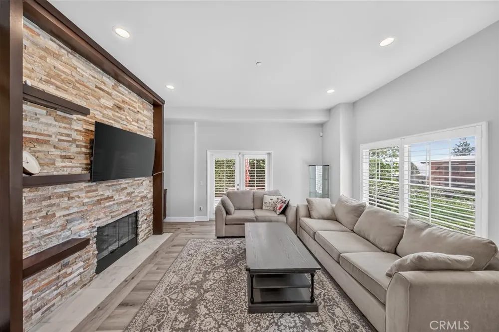 15 E Alegria Sierra Madre, CA 91024