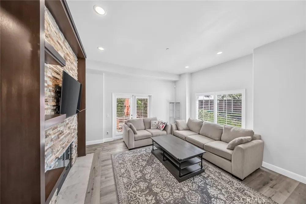 15 E Alegria Sierra Madre, CA 91024