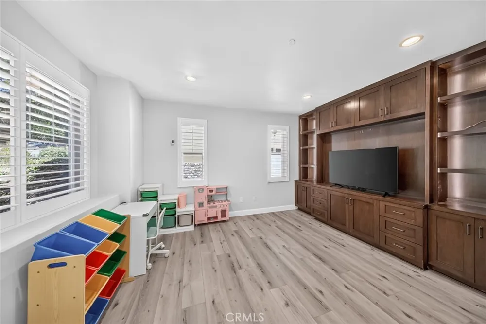 15 E Alegria Sierra Madre, CA 91024