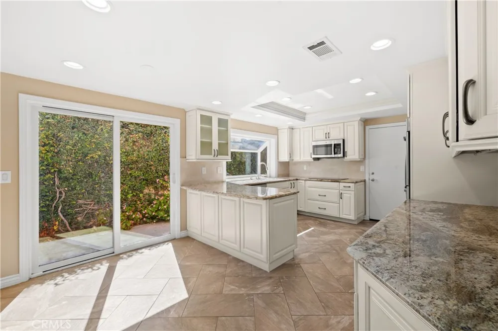 6871 Auburn Drive Huntington Beach, CA 92647