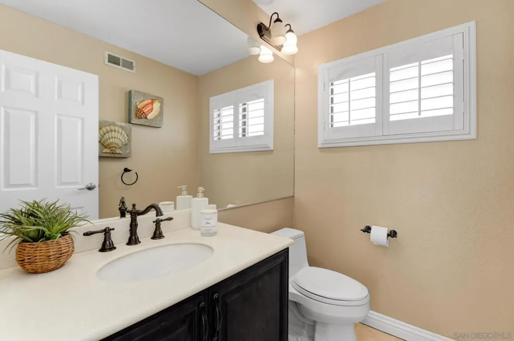 1036 Long Shadow Ct El Cajon, CA 92019
