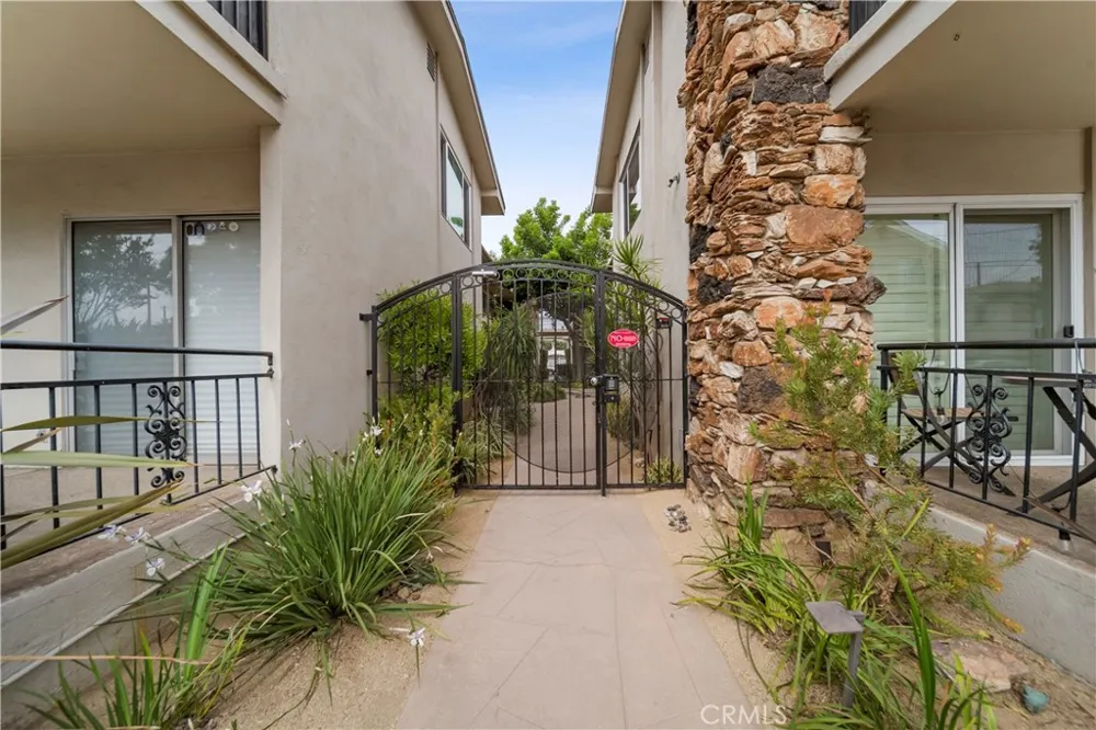311 Cherry Avenue #2 Long Beach, CA 90802