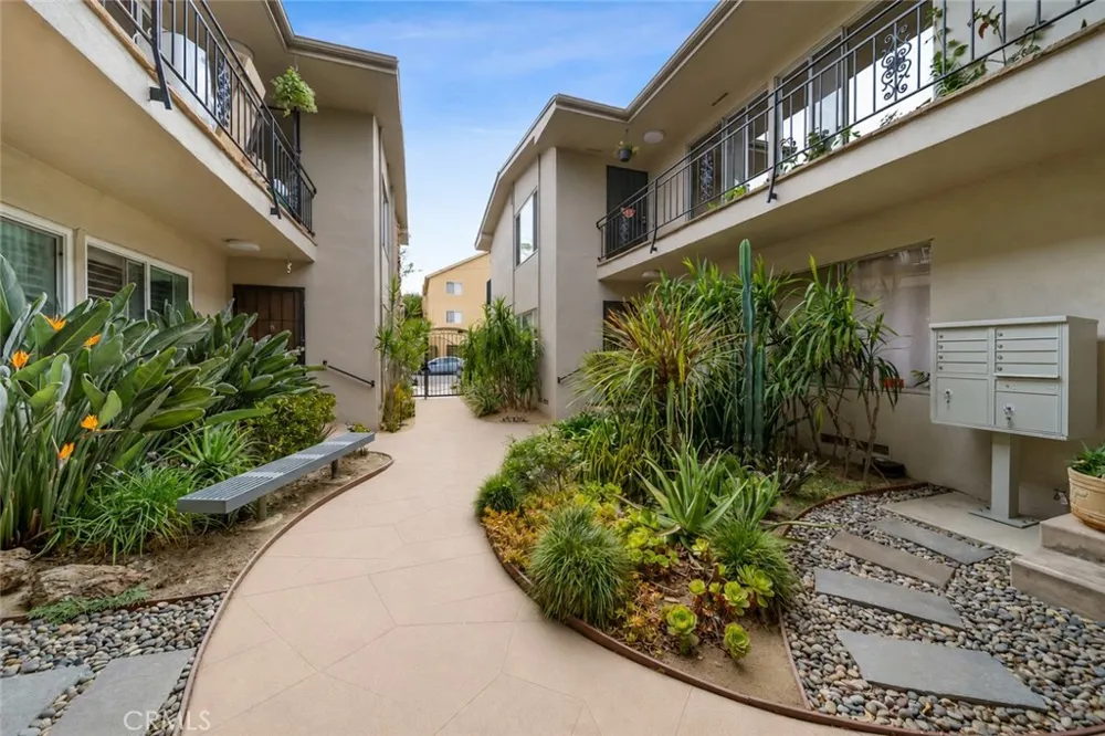 311 Cherry Avenue #2 Long Beach, CA 90802