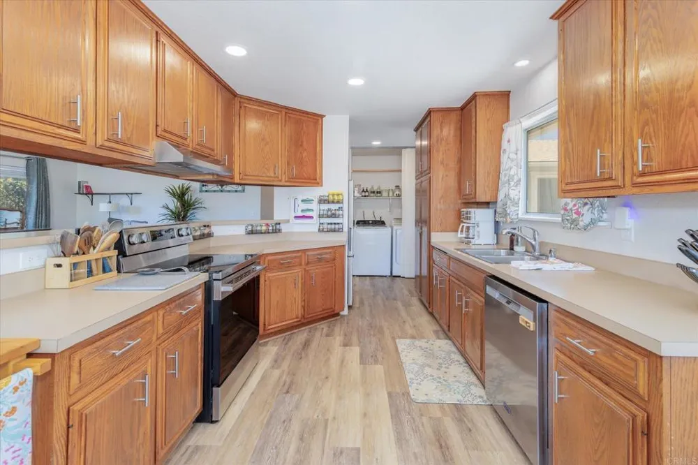 1977 Rowley Avenue Ramona, CA 92065