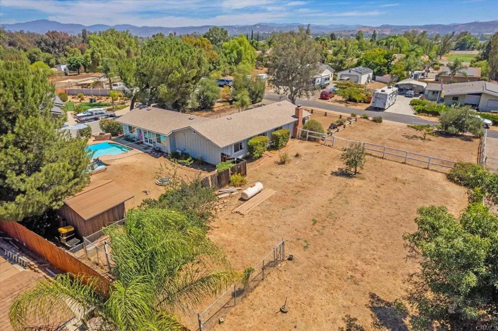 1977 Rowley Avenue Ramona, CA 92065