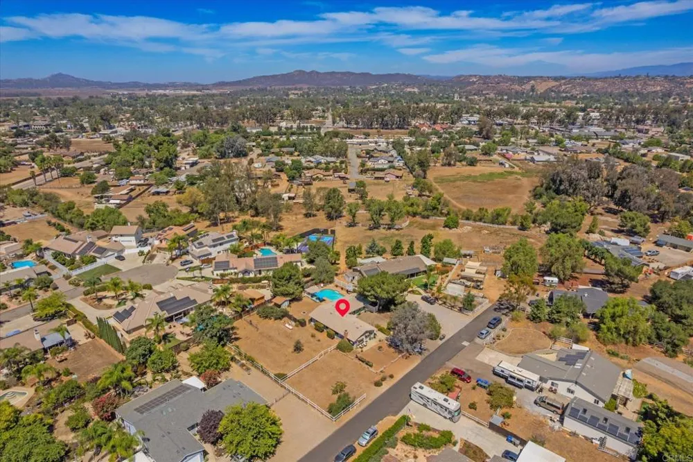 1977 Rowley Avenue Ramona, CA 92065