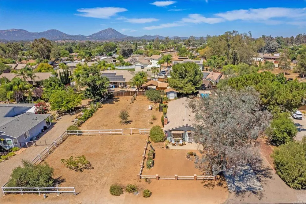 1977 Rowley Avenue Ramona, CA 92065