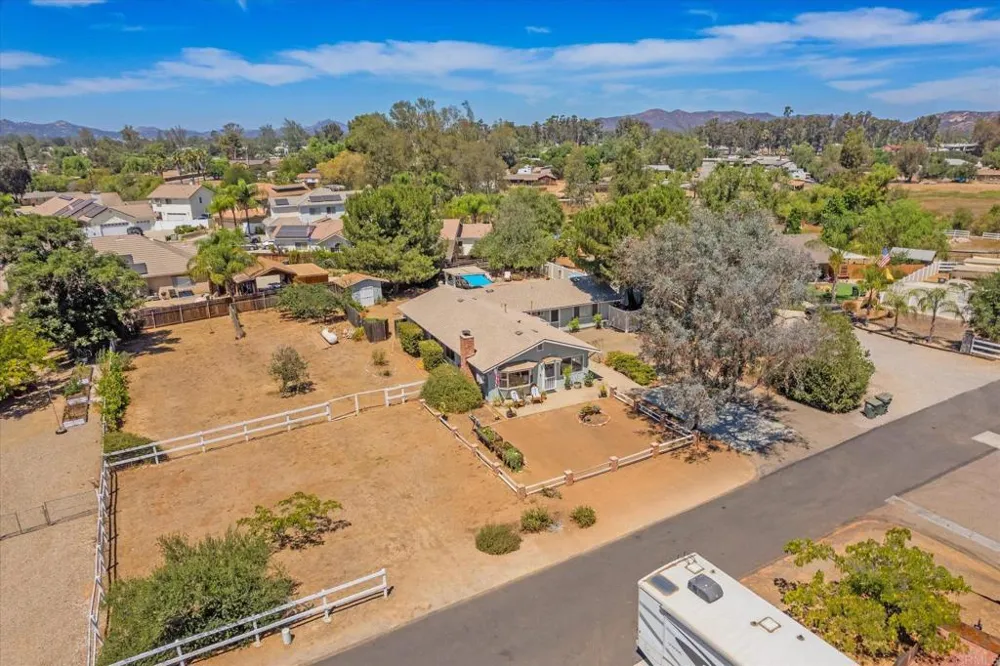 1977 Rowley Avenue Ramona, CA 92065