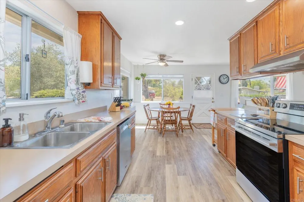 1977 Rowley Avenue Ramona, CA 92065