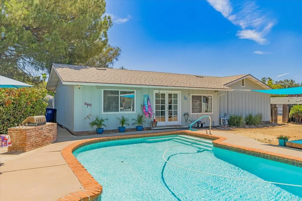 1977 Rowley Avenue Ramona, CA 92065