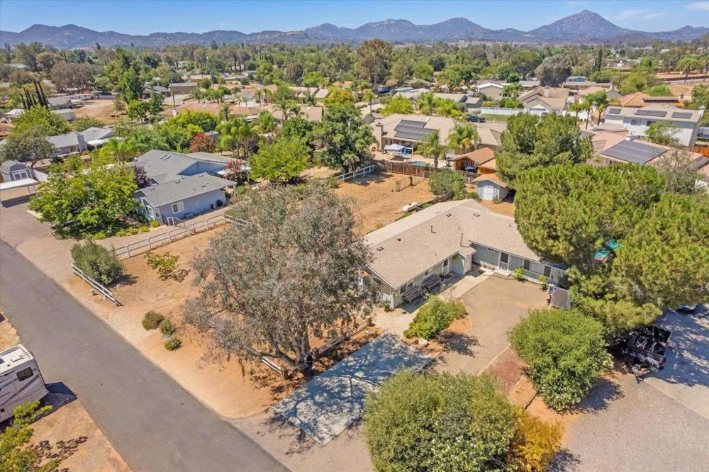 1977 Rowley Avenue Ramona, CA 92065