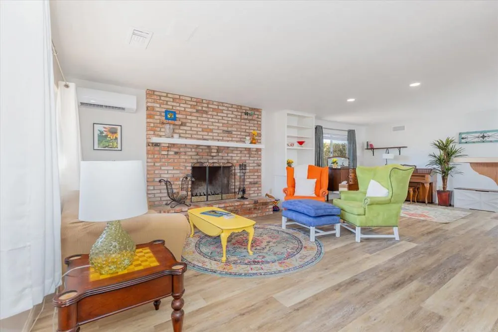 1977 Rowley Avenue Ramona, CA 92065