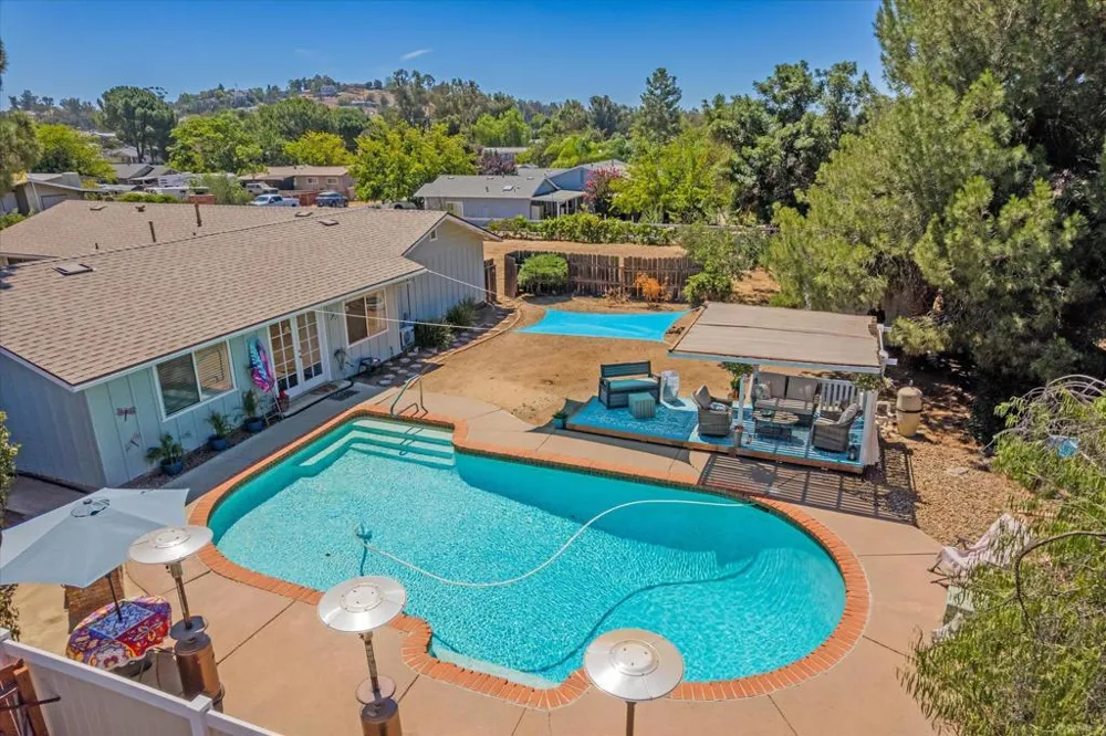 1977 Rowley Avenue Ramona, CA 92065