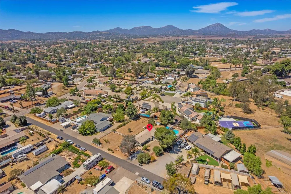 1977 Rowley Avenue Ramona, CA 92065