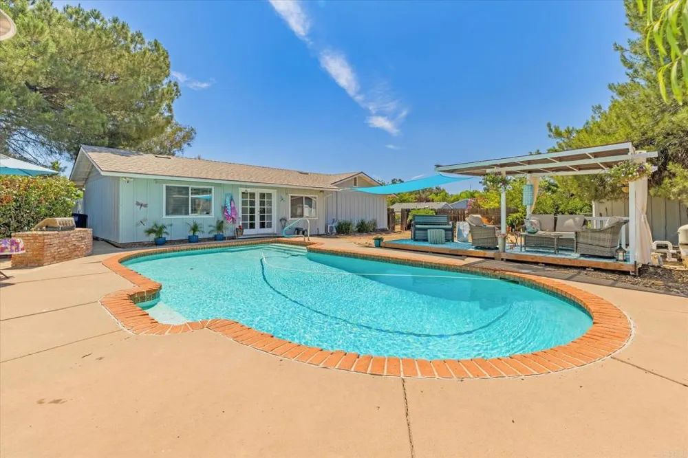 1977 Rowley Avenue Ramona, CA 92065