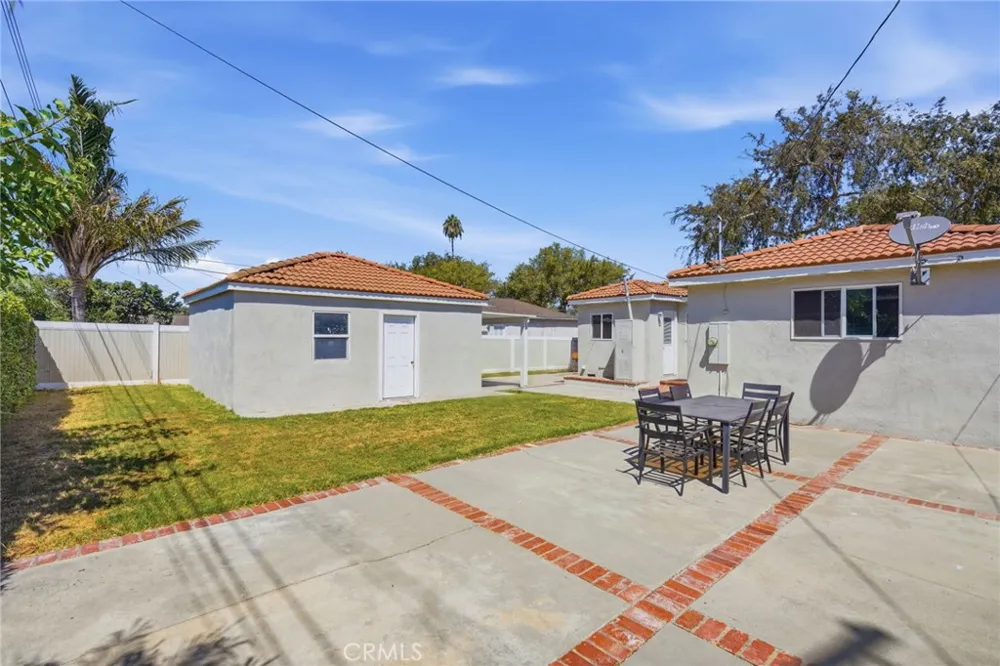 2114 W West Fullerton, CA 92833