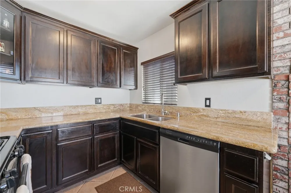 2114 W West Fullerton, CA 92833