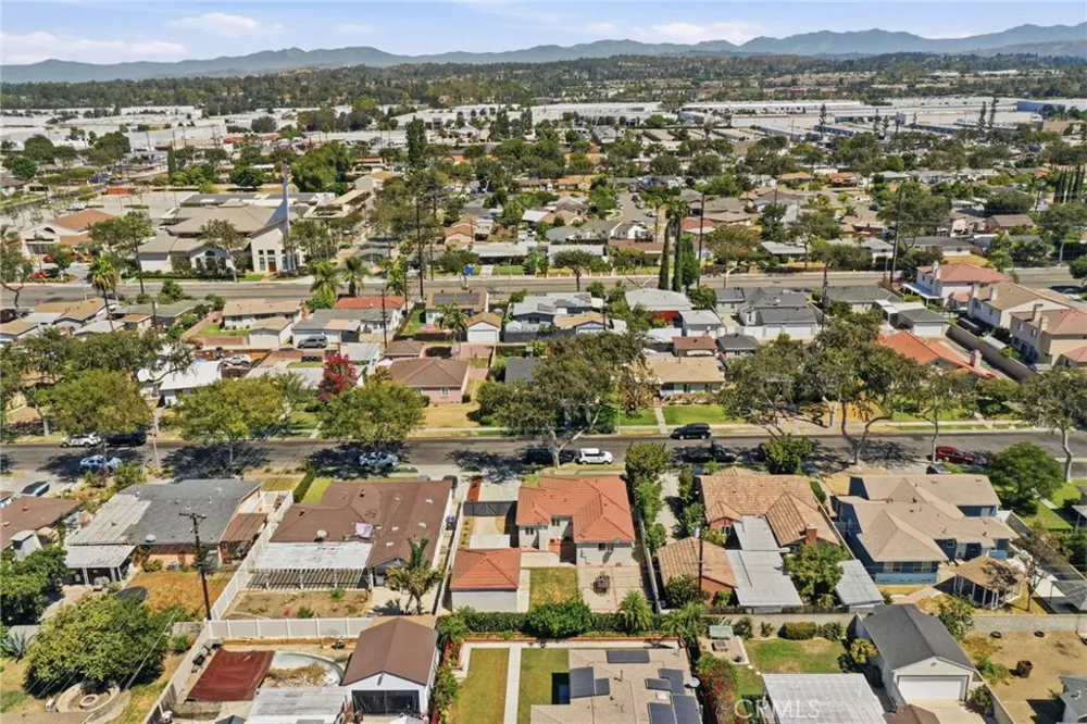 2114 W West Fullerton, CA 92833