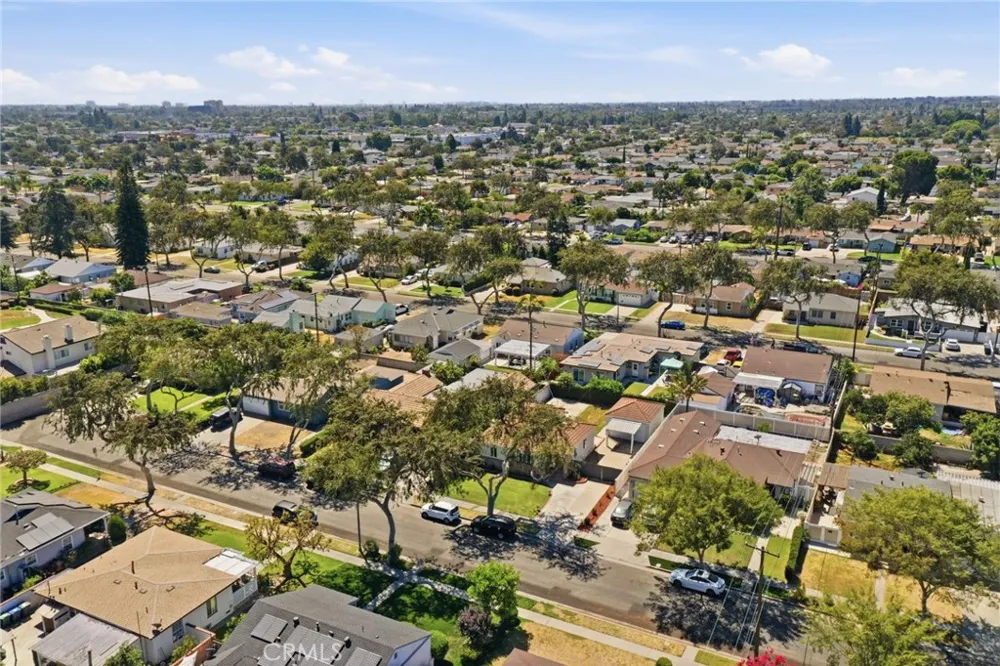 2114 W West Fullerton, CA 92833